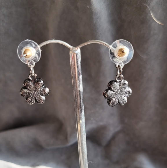2/$12 Orange sparkling rhinestone flower earrings - Picture 3 of 3